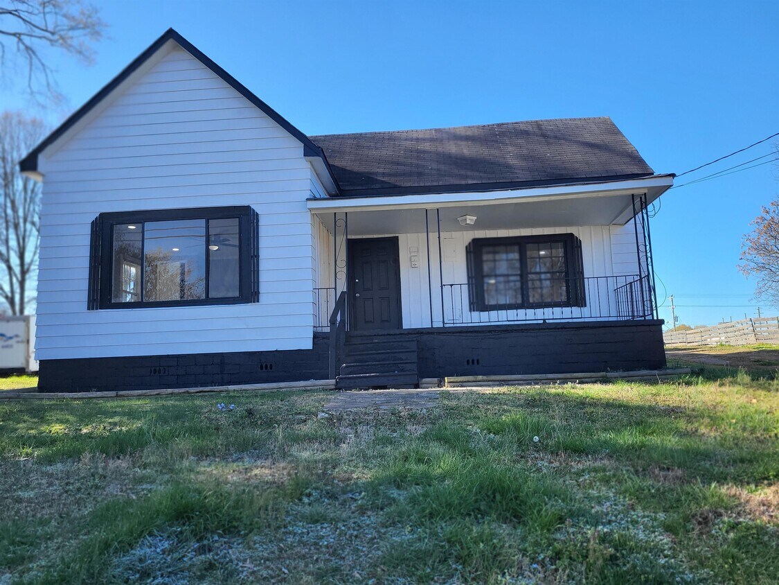 414 E Washington Ave, Bessemer City, NC 28016 House Rental in