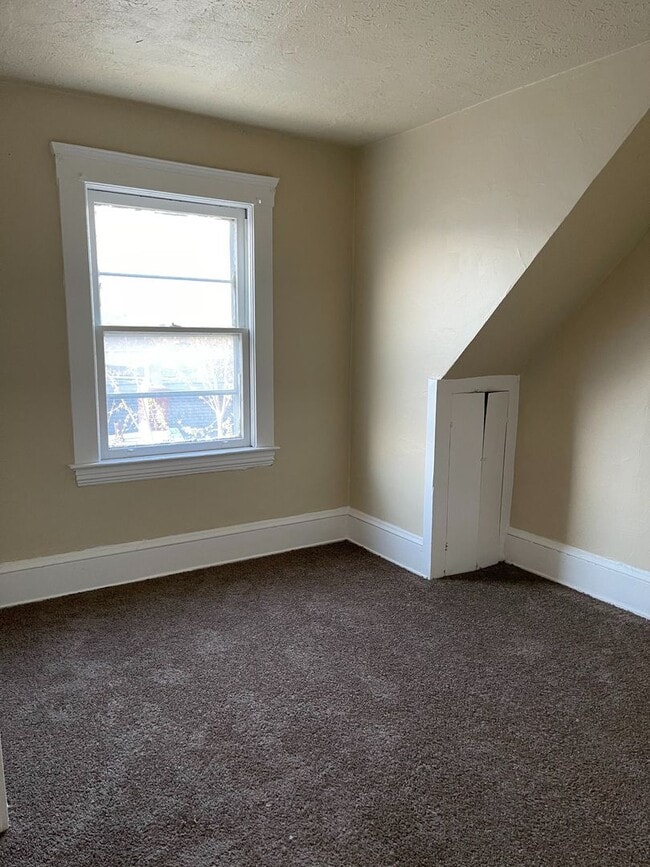 Building Photo - 1820 W 57th St