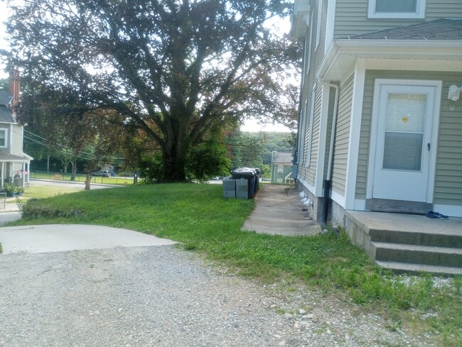 Building Photo - 138 Laurel Hill Ave