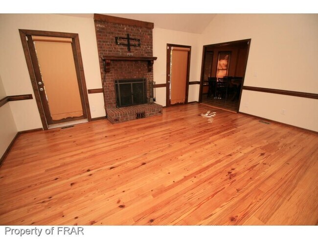 Building Photo - LAKE SHORES