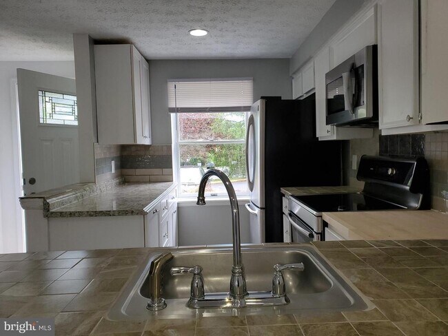 Foto del edificio - 8221 White Stone Ln