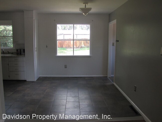 Building Photo - 3 br, 2 bath House - 1262 E. Madison St