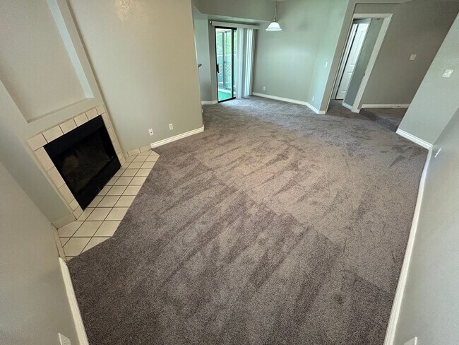 Foto del edificio - Charming condo in desirable West Las Vegas near Summerlin