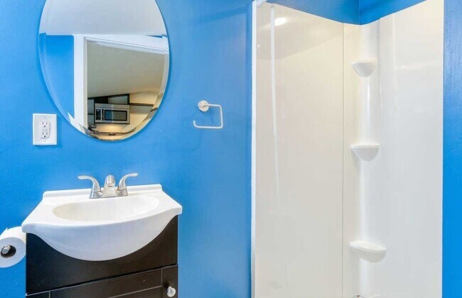 Foto del edificio - Modern & Spacious Studio – Stylish Upgrade...