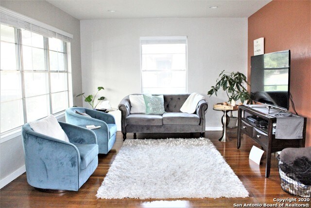 Foto del edificio - 4706 Wycliff Dr
