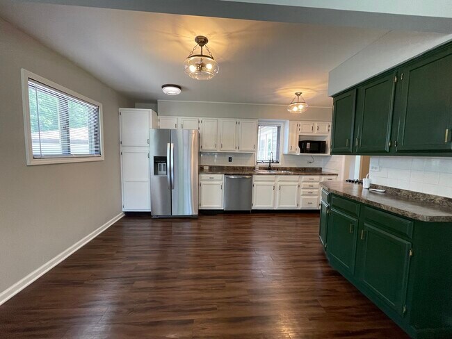 Building Photo - 16819 Forest View Dr