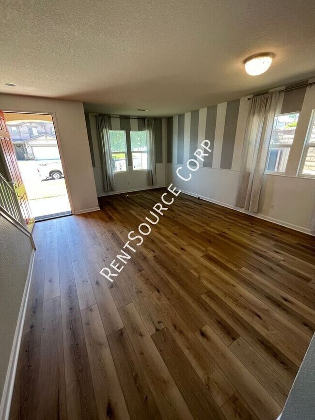 Foto del edificio - 37515 Limelight Way