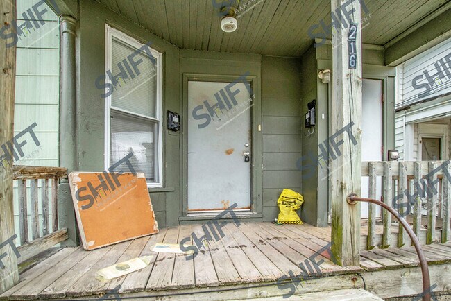 Building Photo - 216 Lexington #1 - Gorgeous 2 bedroom