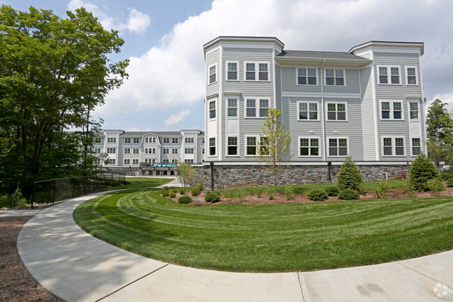 Foto del edificio - Colonial Pointe at Franklin Lakes