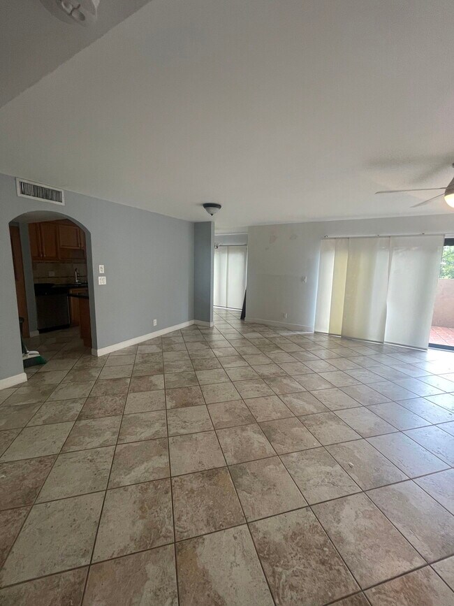 Foto del edificio - 2380 NW 36th Ave