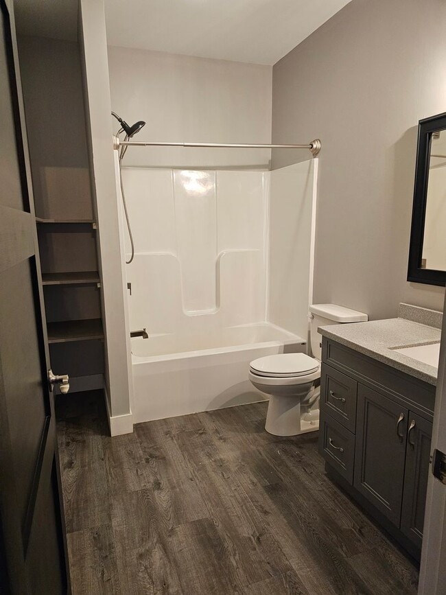 Building Photo - 122 S Main St