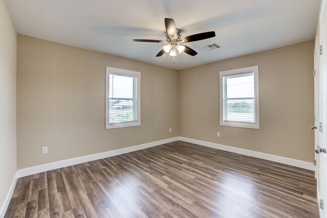 Foto del edificio - Recently Remodeled 2 Bed 1 Bath! Coming Soon!