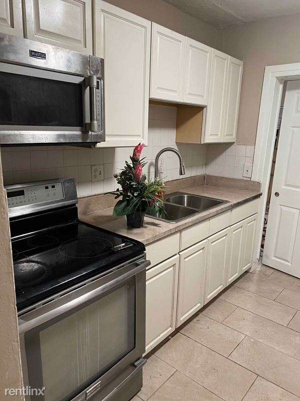 Building Photo - 3 br, 2 bath House - 541 W Woodlawn Ave