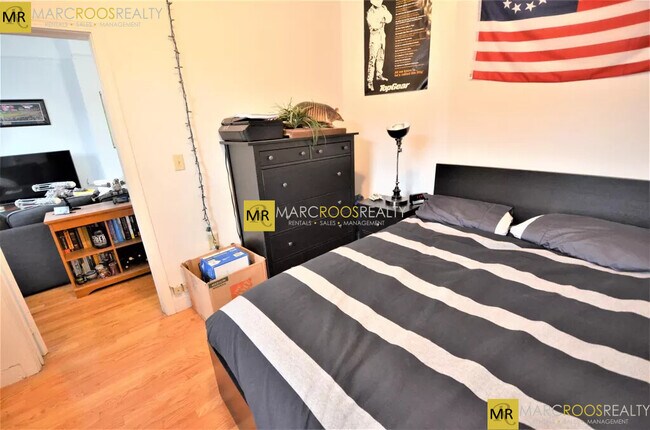 Building Photo - 583 Beacon St
