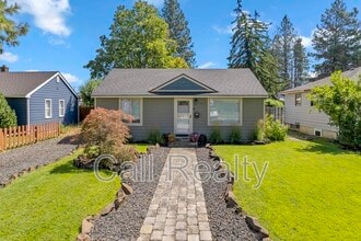 Building Photo - 5424 N Oak St