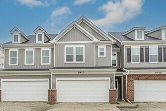 Building Photo - 5917 Hawkweed Dr