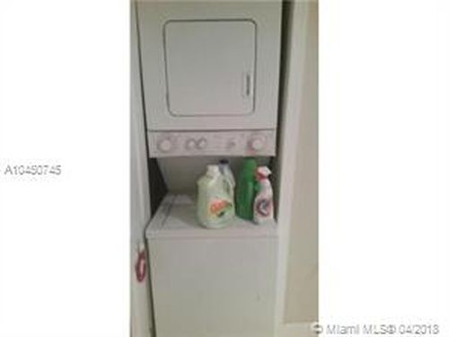 Foto del edificio - 10285 NW 80th Ct