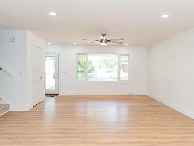Building Photo - Spacious 4-Bedroom / 2-Bath Home in Wichit...