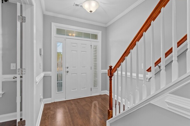 Foto del edificio - Stunning 5BR House in Holly Springs