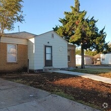 Building Photo - 1405 SW 12th Ave