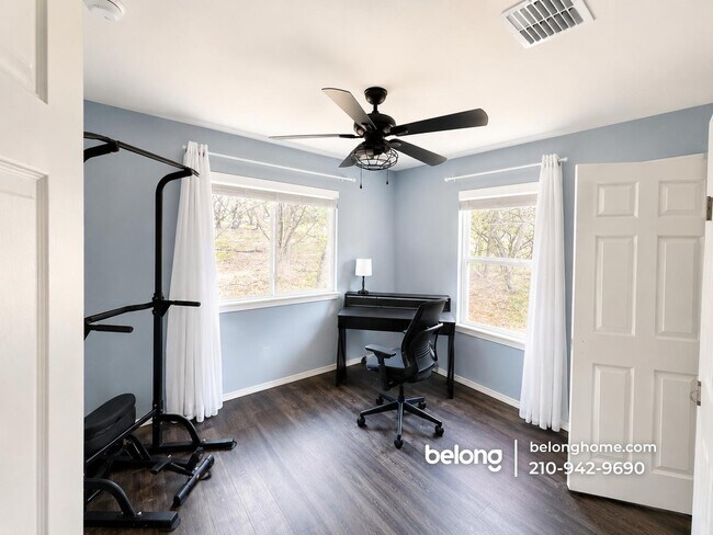 Foto del edificio - 1803 Live Oak Dr