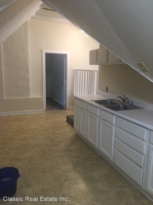 Building Photo - 1 br, 1 bath House - 353 Oldham Avenue #3