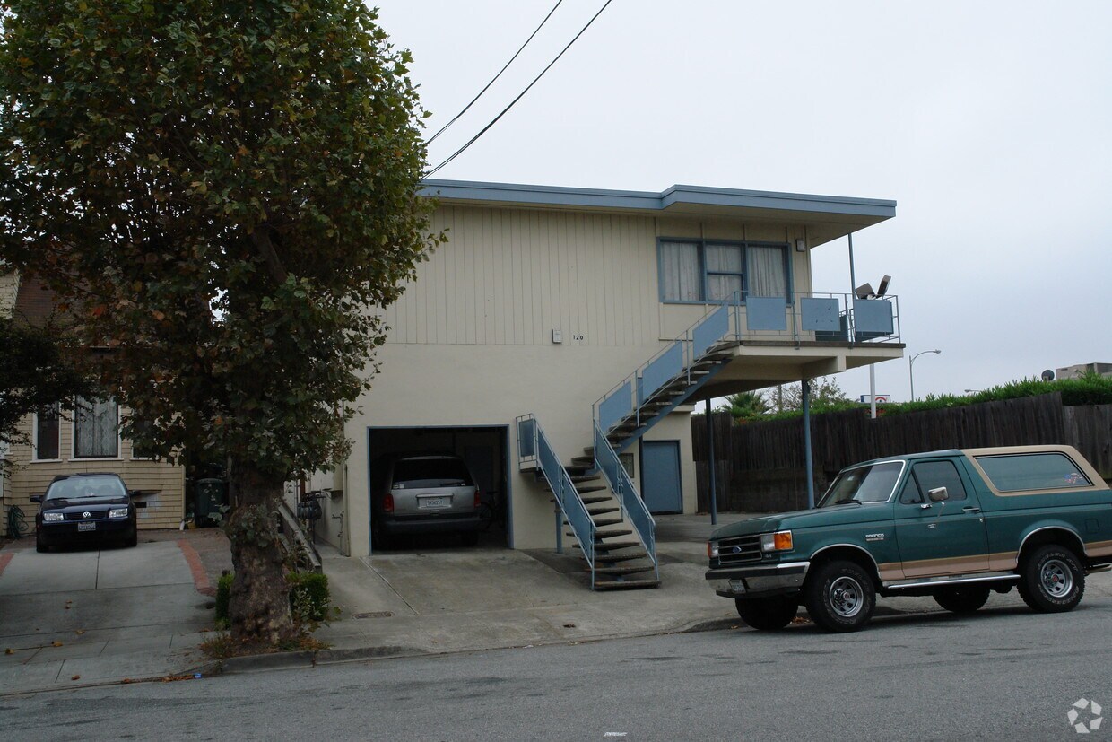 Foto principal - 120 Santa Inez Ave