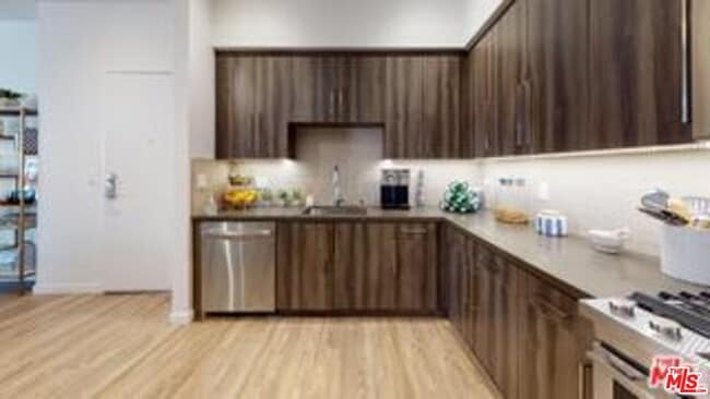 Foto del edificio - 3425 W Olive Ave
