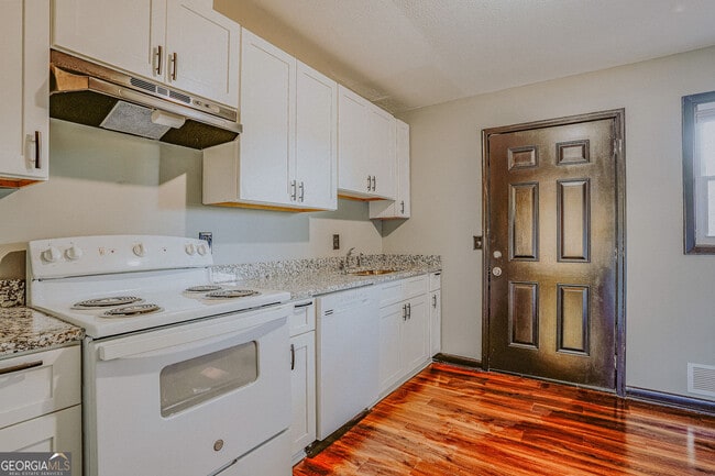 Building Photo - 2877 Whispering Hills Dr