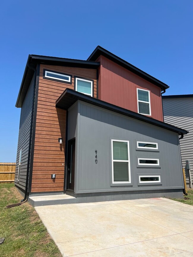 Building Photo - 940 Boardwalk Ave