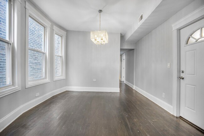 Foto del edificio - 4810 S Langley Ave