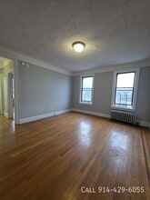 Building Photo - 15 Locust Hill Ave