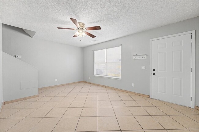 Foto del edificio - 3403 SW Victoria Pl