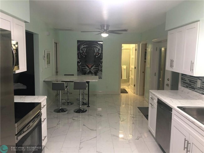 Foto del edificio - 611 NW 25th St