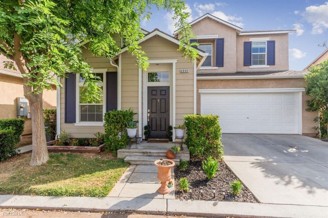 4 br, 2.5 bath - 4049 W Pear Tree Ln - 4 br, 2.5 bath  - 4049 W Pear Tree Ln