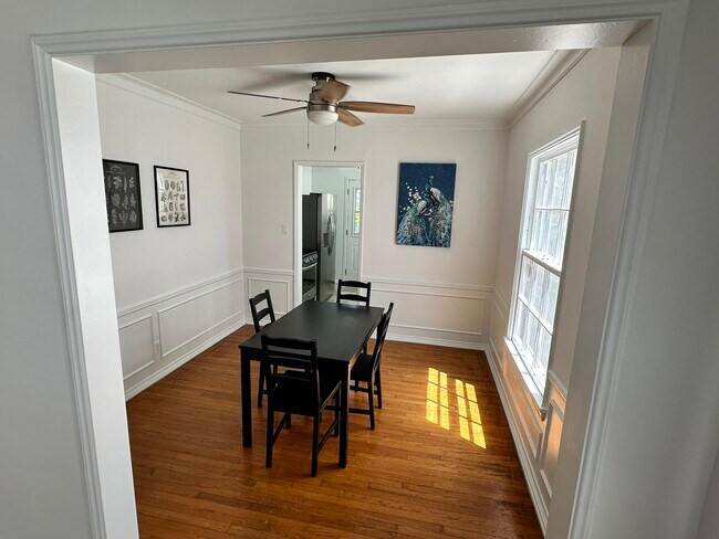 Building Photo - 210 S Arnaz Dr