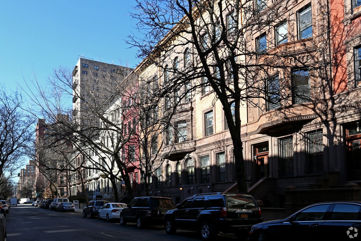 Building Photo - 49 W 89th St