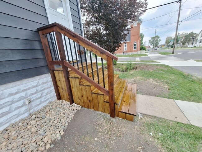 Foto del edificio - Fully Remodeled 5BR Home with 3-Car Garage...