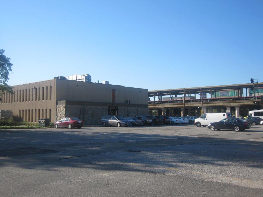 Building Photo - The Lisle
