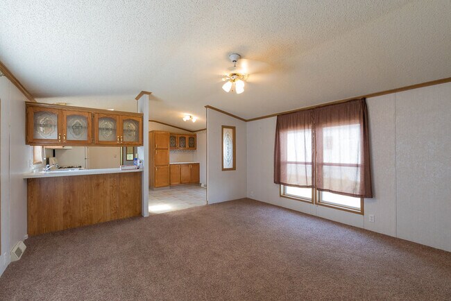 Building Photo - 443 Valley View Ln