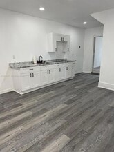 Building Photo - 613 NE 5th St