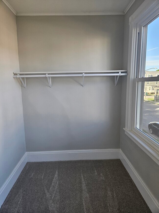 Closet - 235 5th Ave