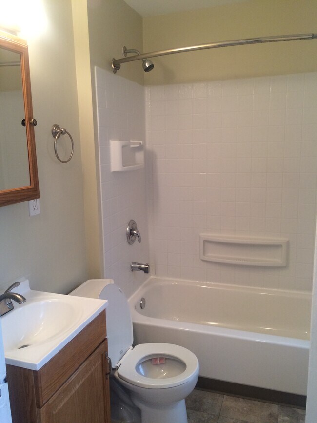 Bath - 80 Roswell Ave