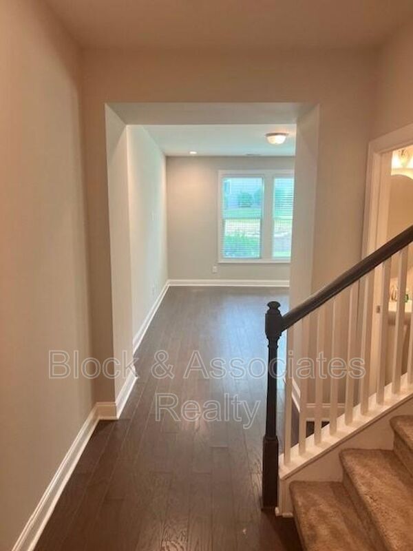 Building Photo - 1204 Lotus Lilly Dr