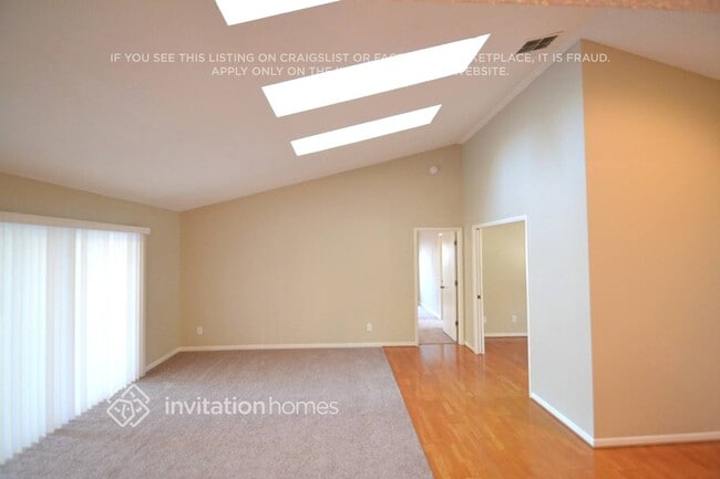 Building Photo - 3214 N Thackery Wy