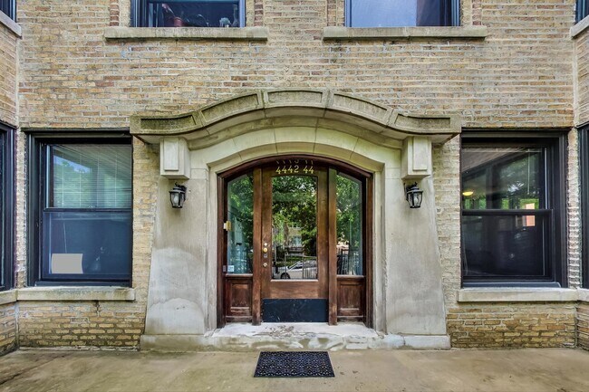 Building Photo - 4442 N Magnolia Ave