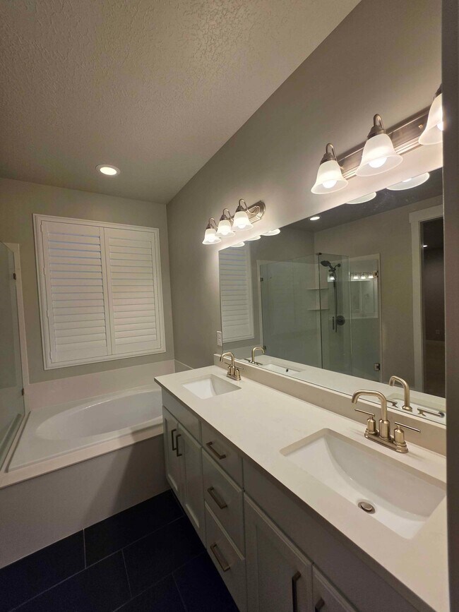 Foto del edificio - 1434 E Erickson Knl Ln