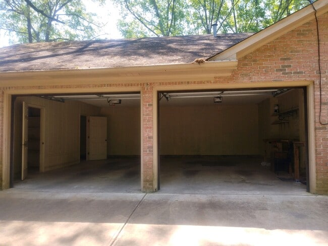 Building Photo - 3601 Willow Bend Run