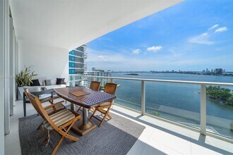 Building Photo - 2020 N Bayshore Dr