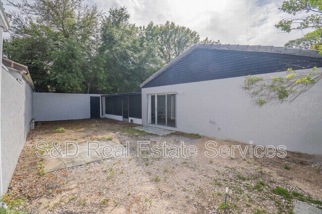 Building Photo - 304 La Serena St